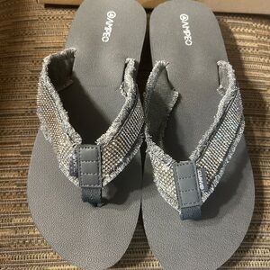 Women's Gray Flip Flops